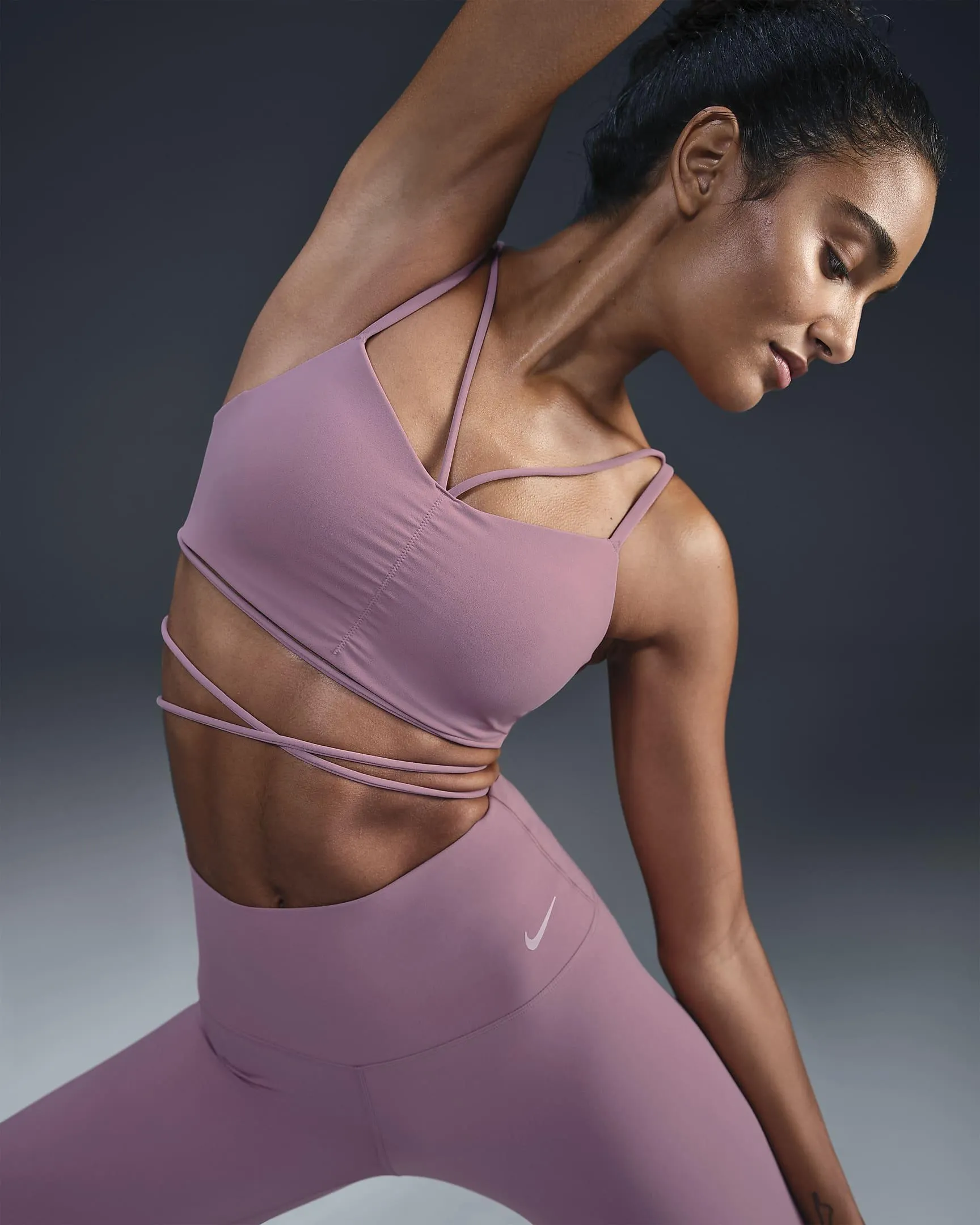 Nike Zenvy Strappy Wrap