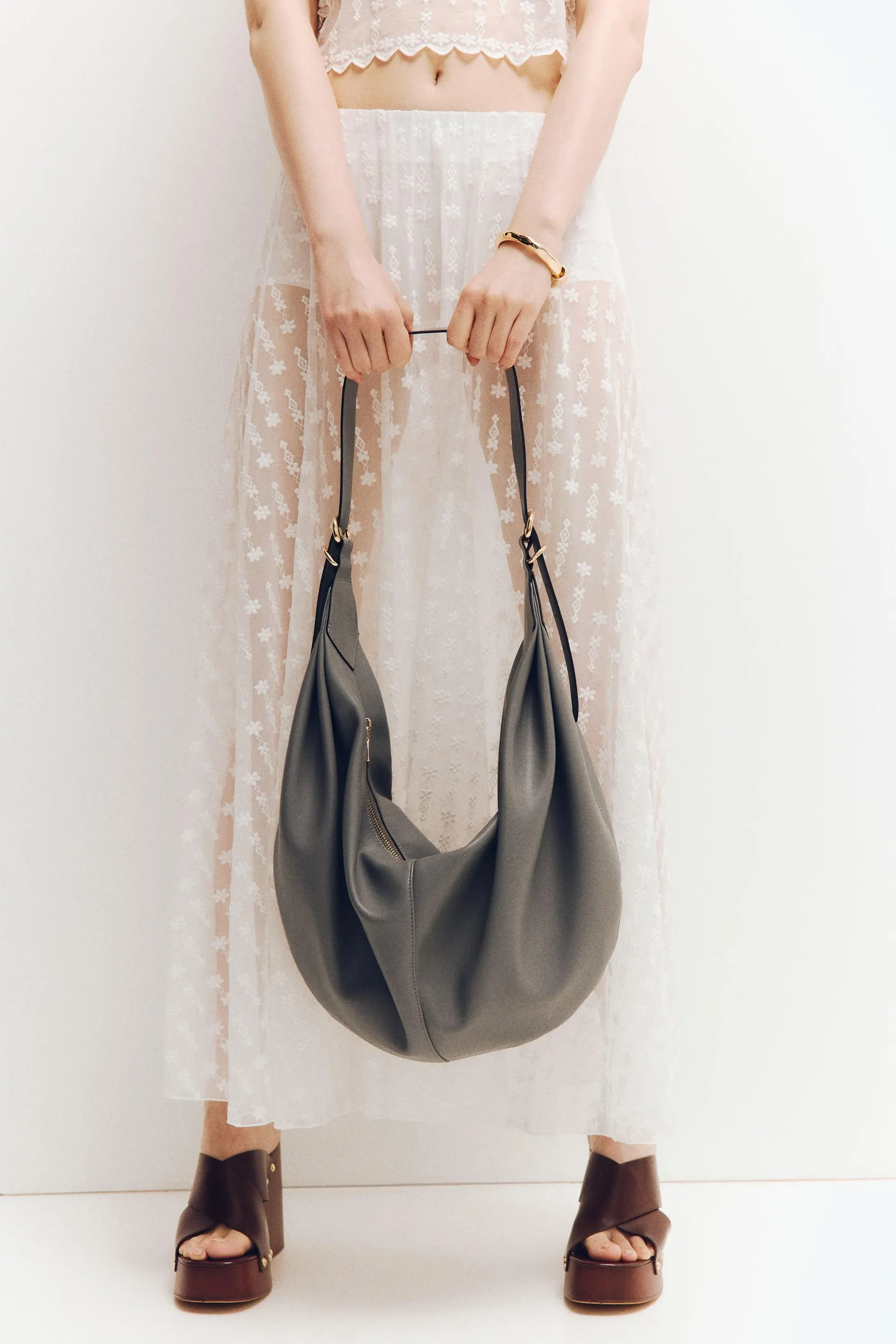 Rounded shoulder bag