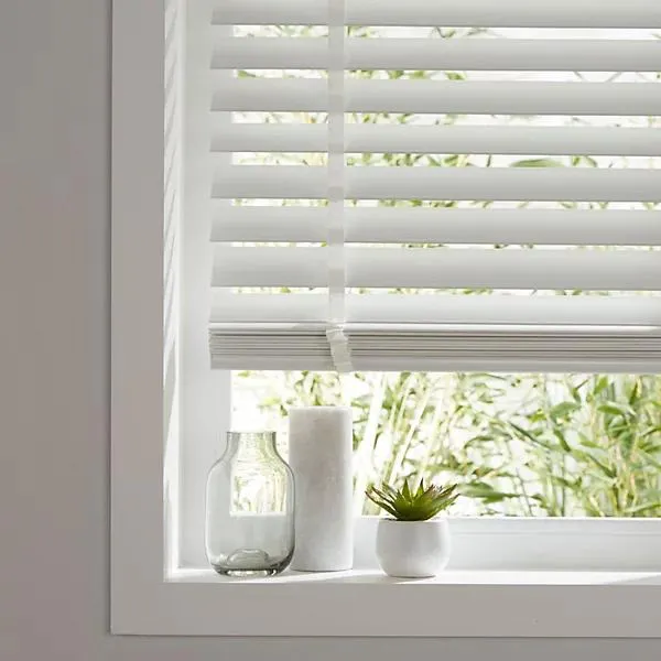 Lone White PVC Venetian Blind (W)120cm (L)180cm