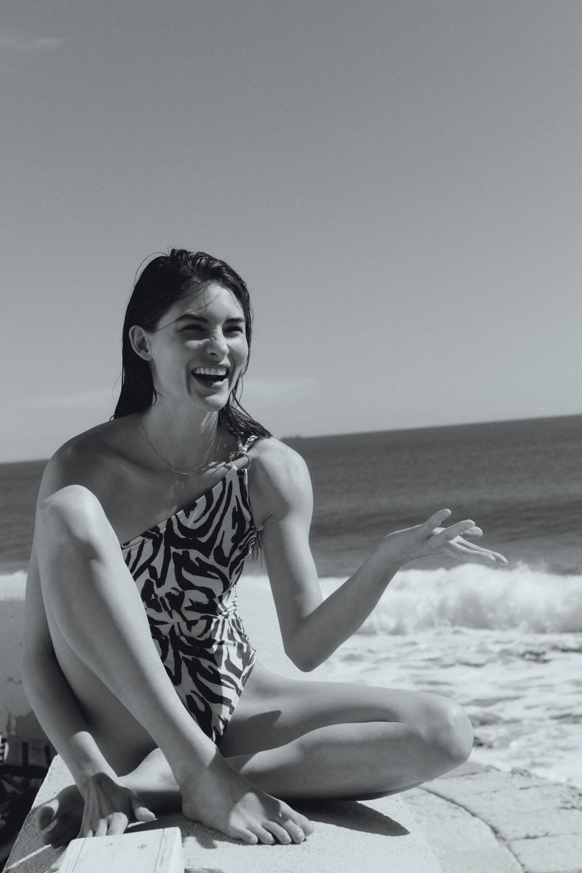 High Leg One-shoulder swimsuit