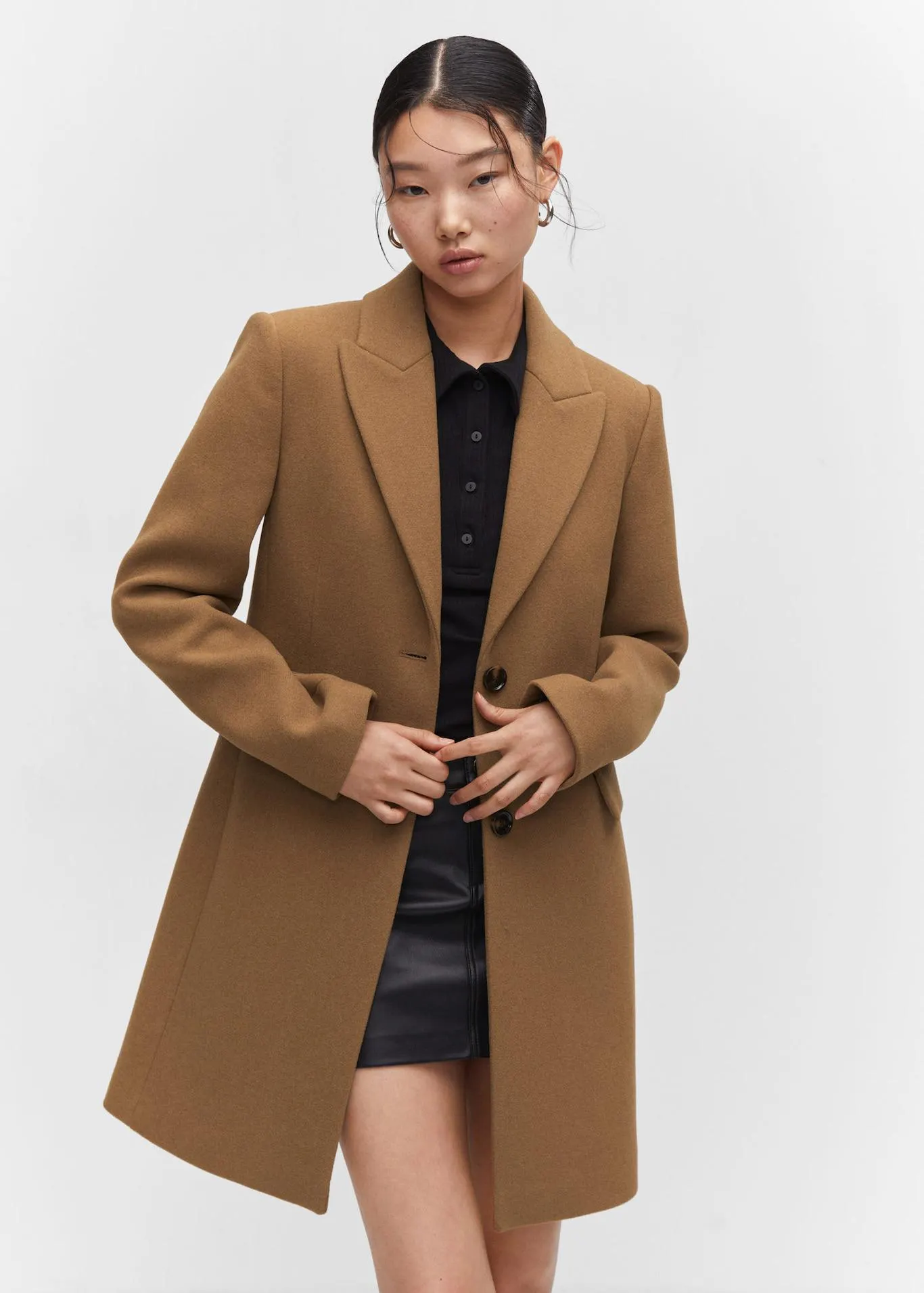 Lapelled straight-cut coat