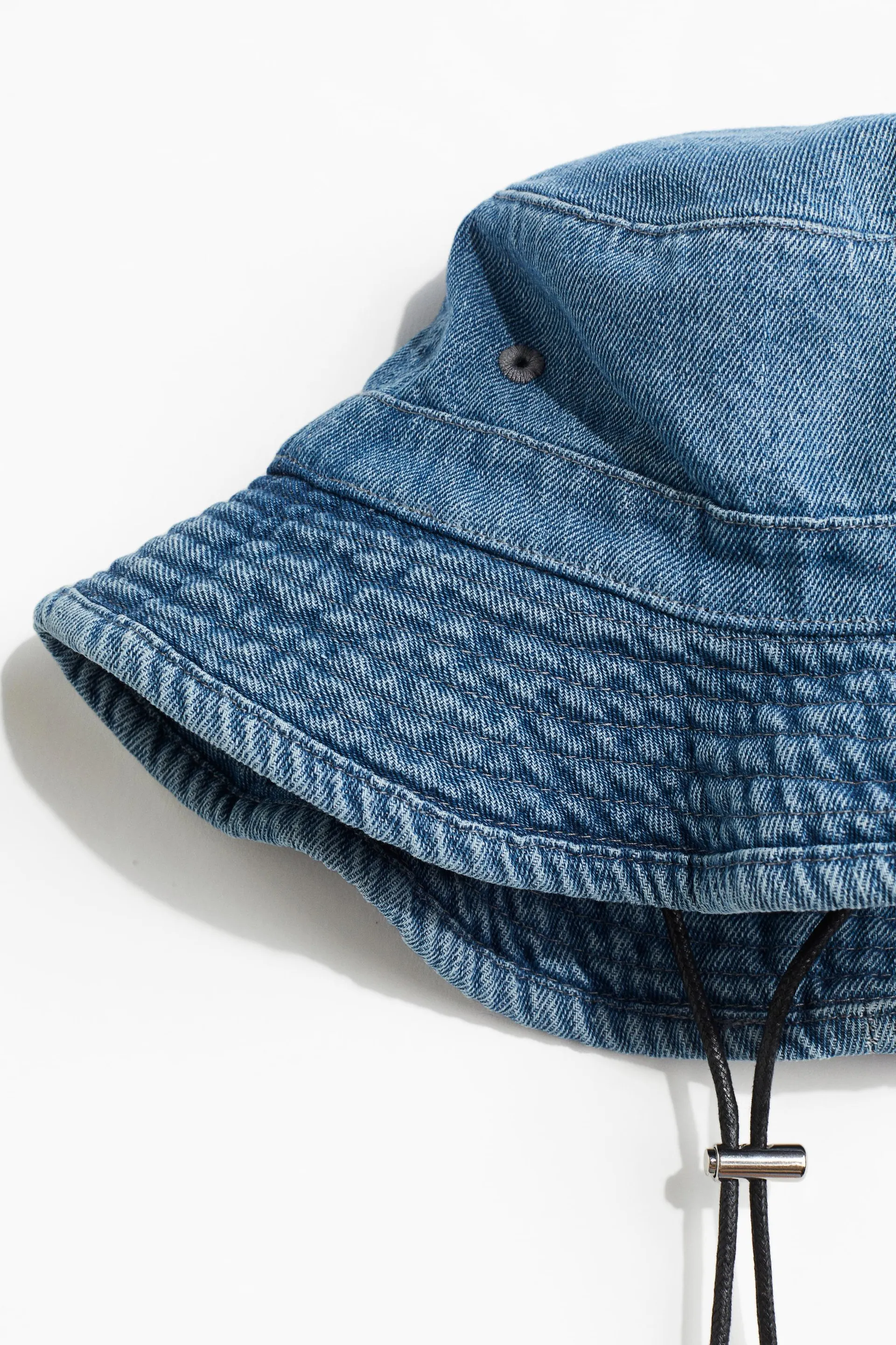 Chin-strap bucket hat