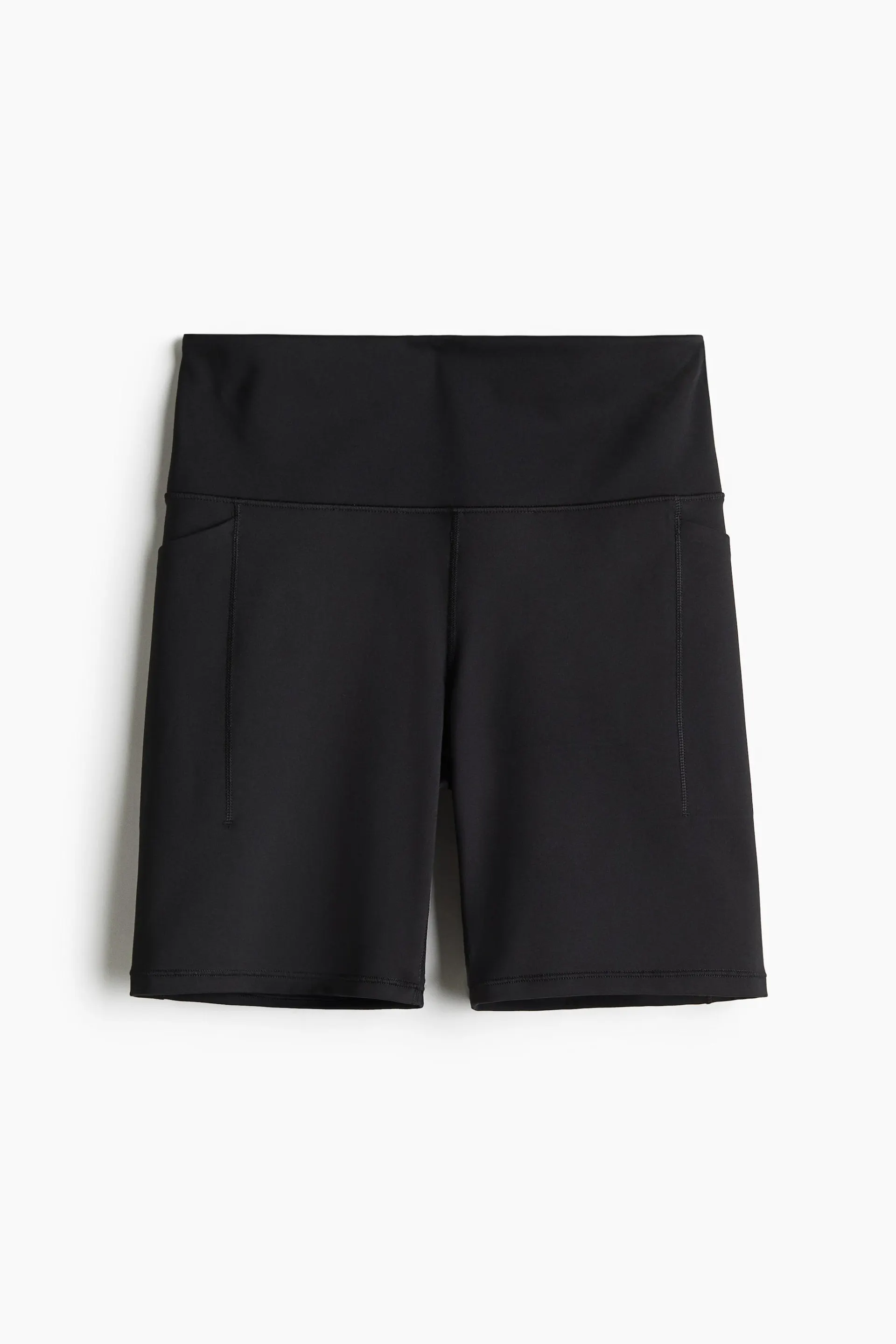 Pocket-detail sports cycling shorts with DryMove™