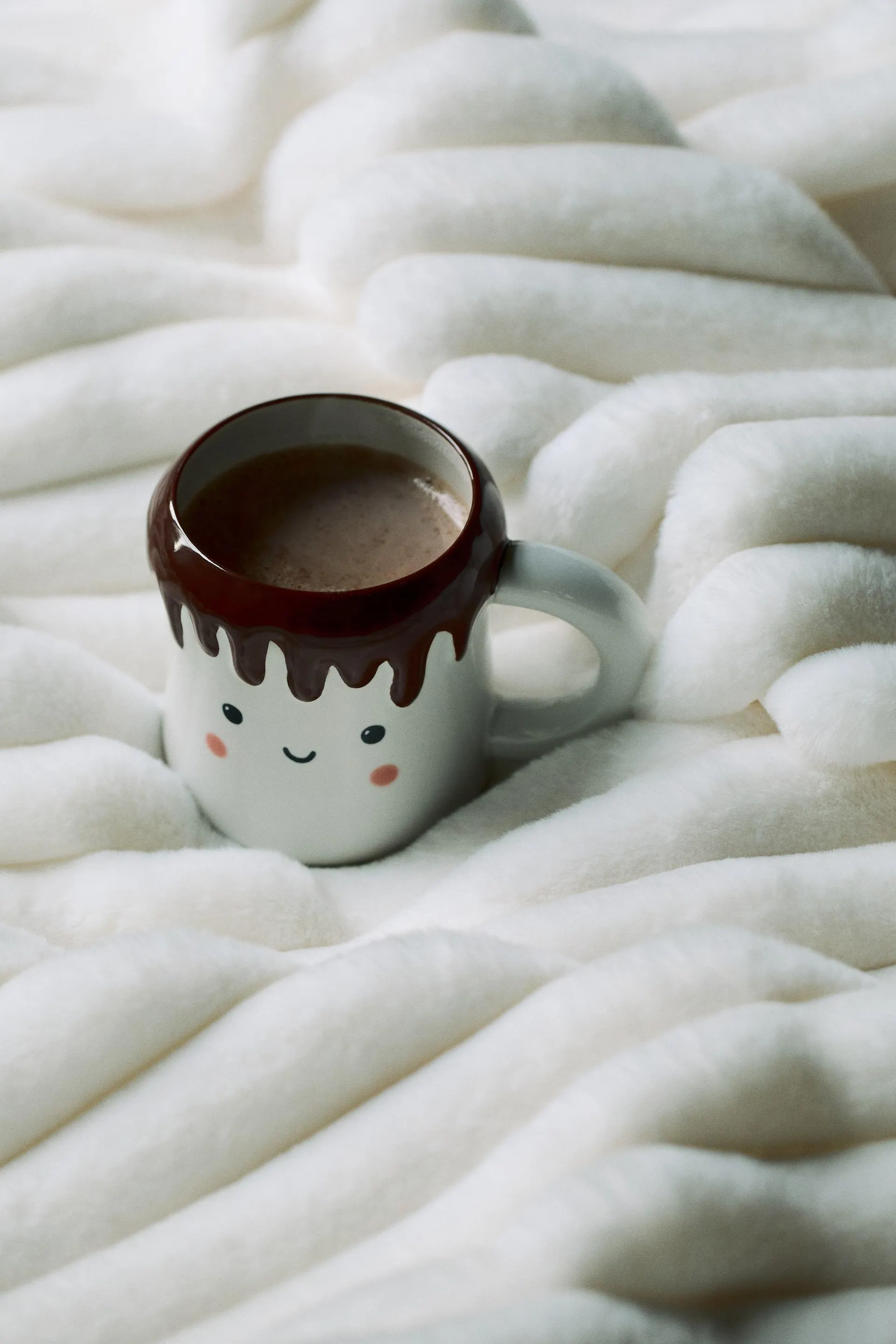 Marshmallow-shaped mug