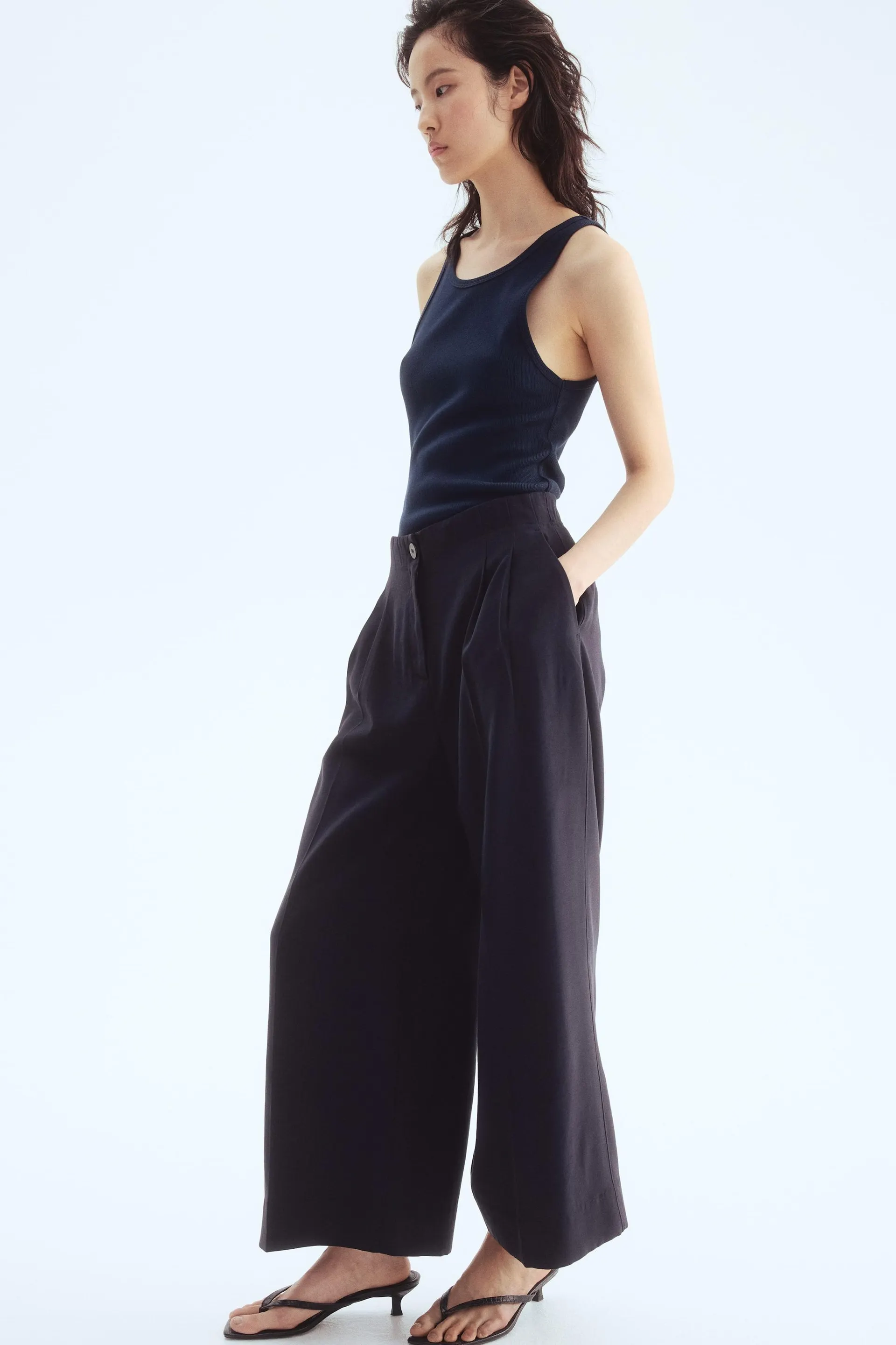 Wide ankle-length trousers