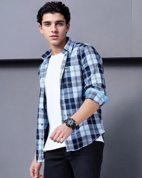 Men Checked Slim Fit Shirt with Patch Pocket