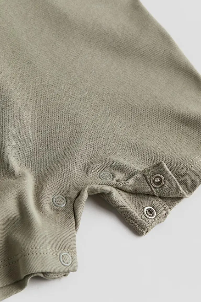 Φορμάκι από βαμβακερό ζέρσεϊ με κοντά μπατζάκια