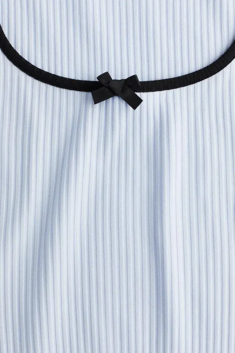 Overlock-detail ribbed top