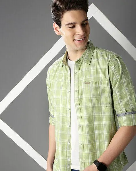 Men Checked Slim Fit Shirt with Patch Pocket