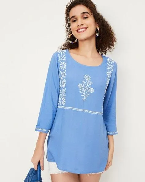 Women Floral Embroidered Straight Kurta
