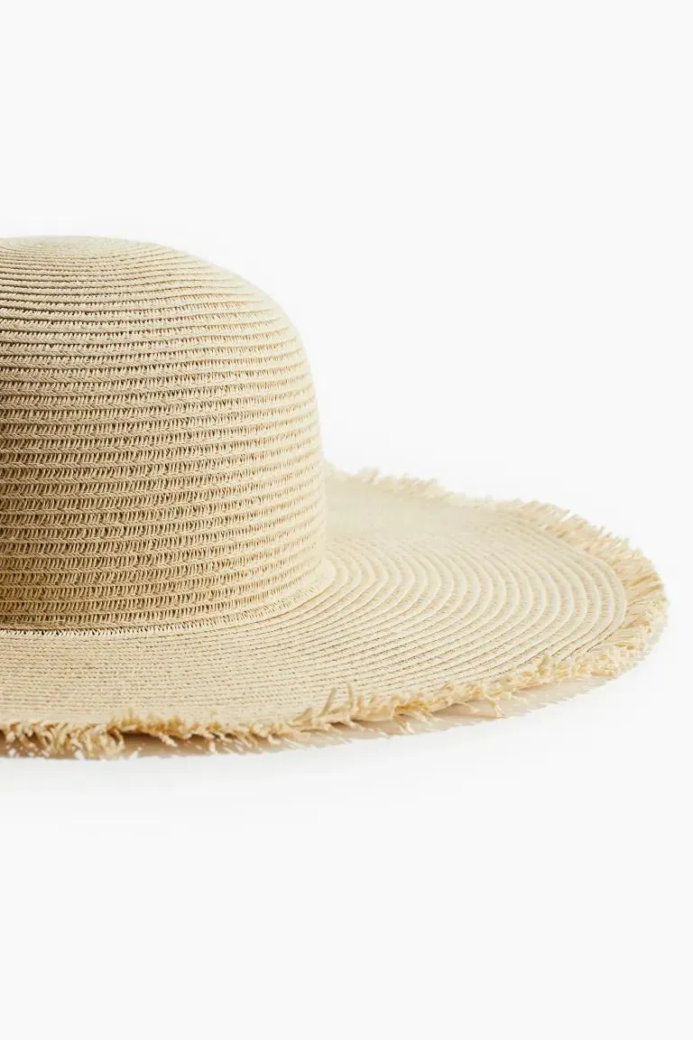Frayed-edge straw hat