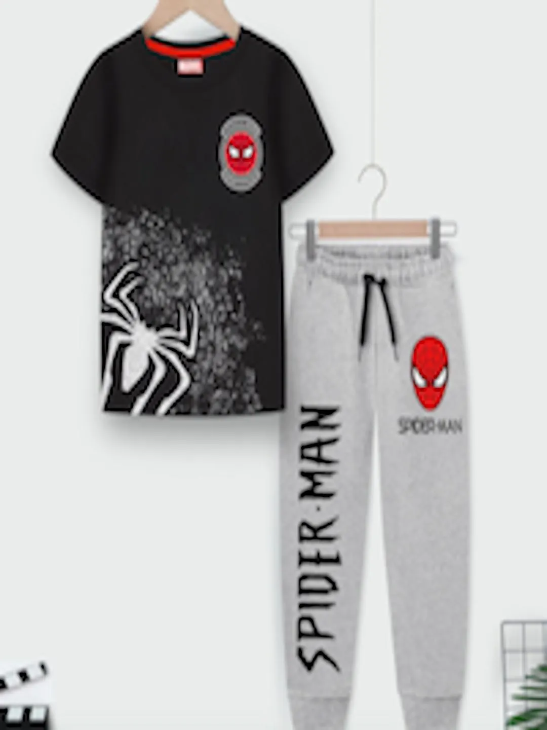 Boys Spider-Man Printed T-shirt With Trousers