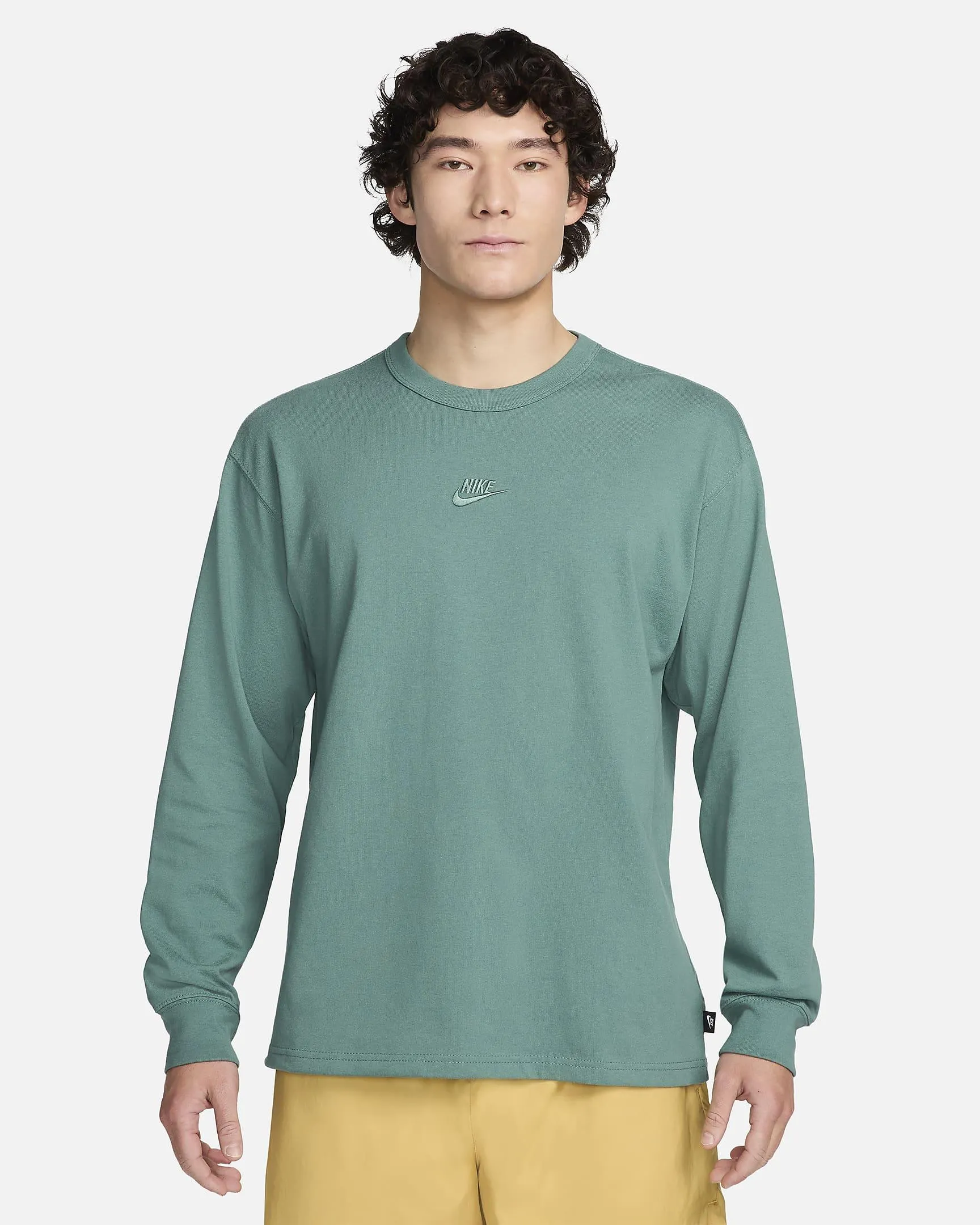 Nike Sportswear Premium Essentials