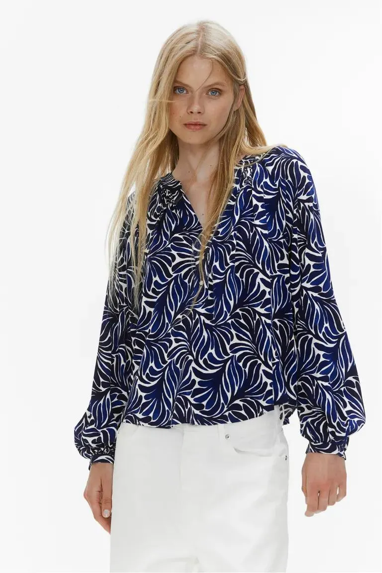 Balloon-sleeved blouse