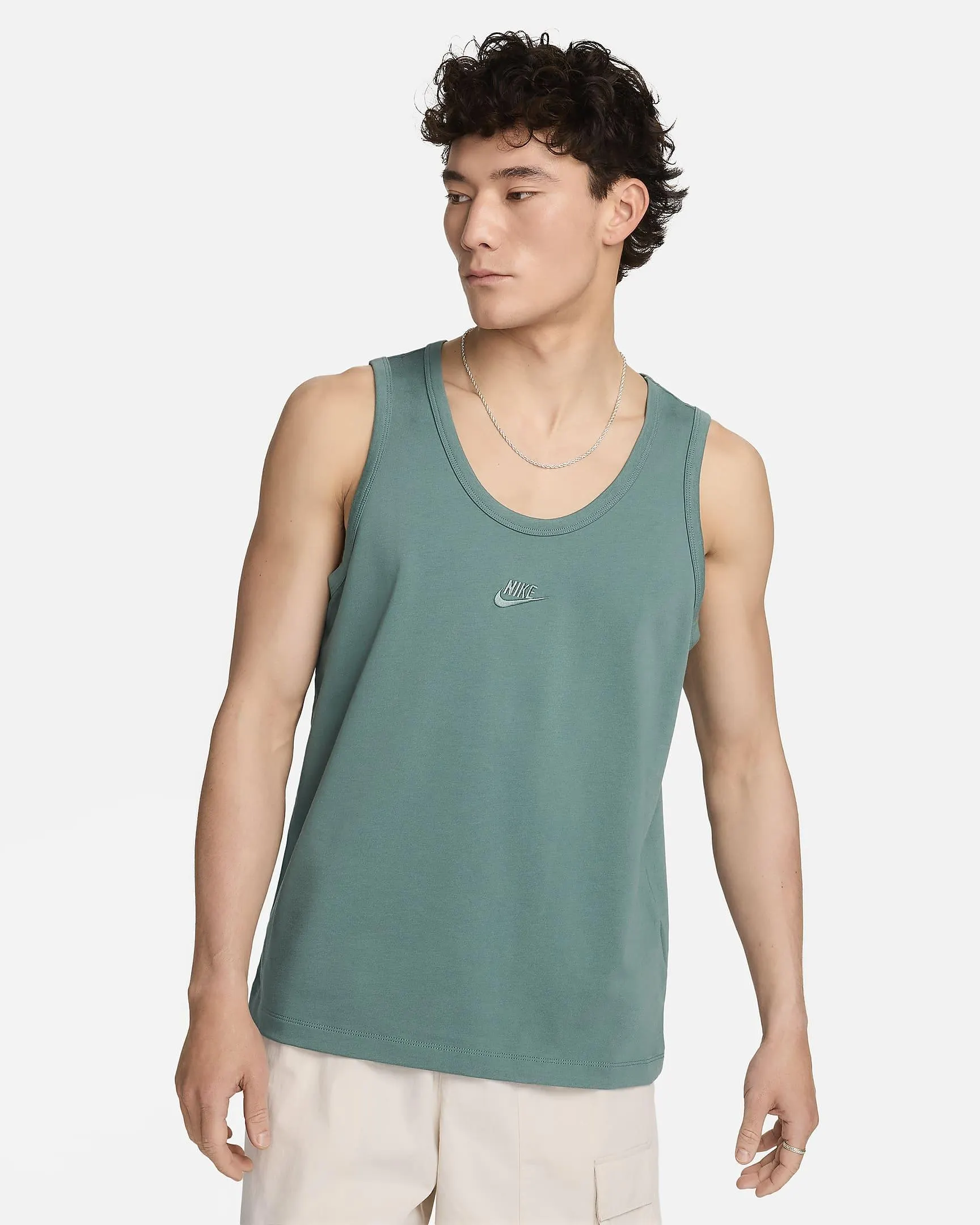 Nike Sportswear Premium Essentials