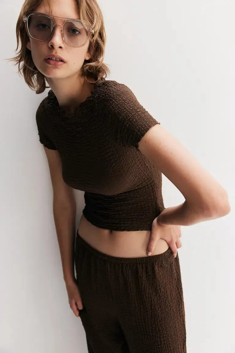 Overlock-detail textured T-shirt