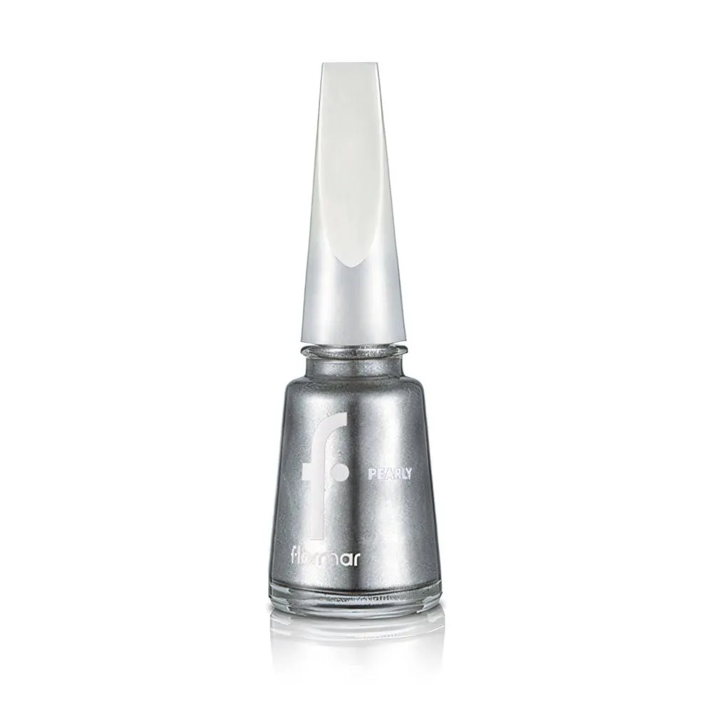Smalto per unghie perlato.