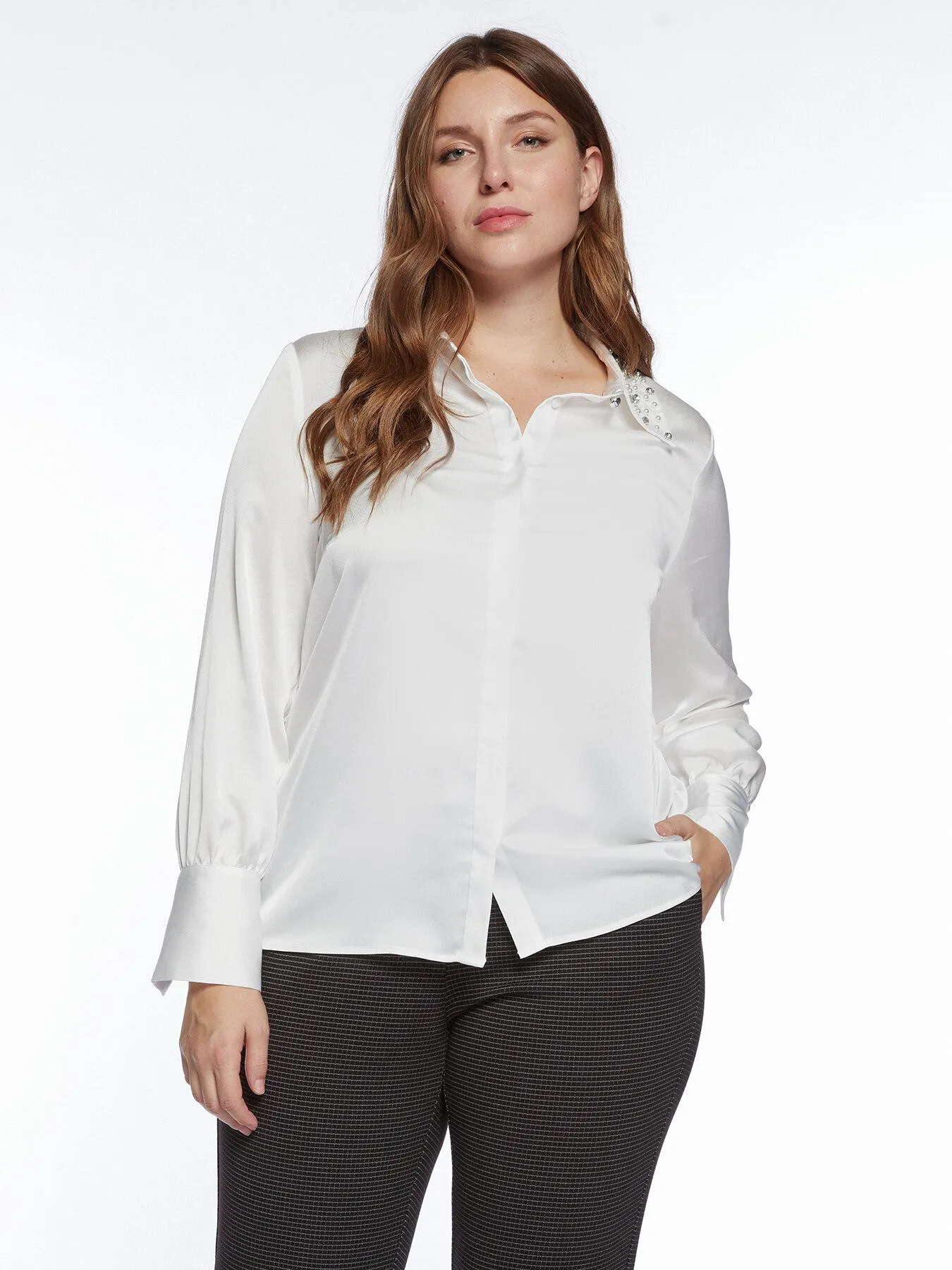 Camicia con colletto ricamato