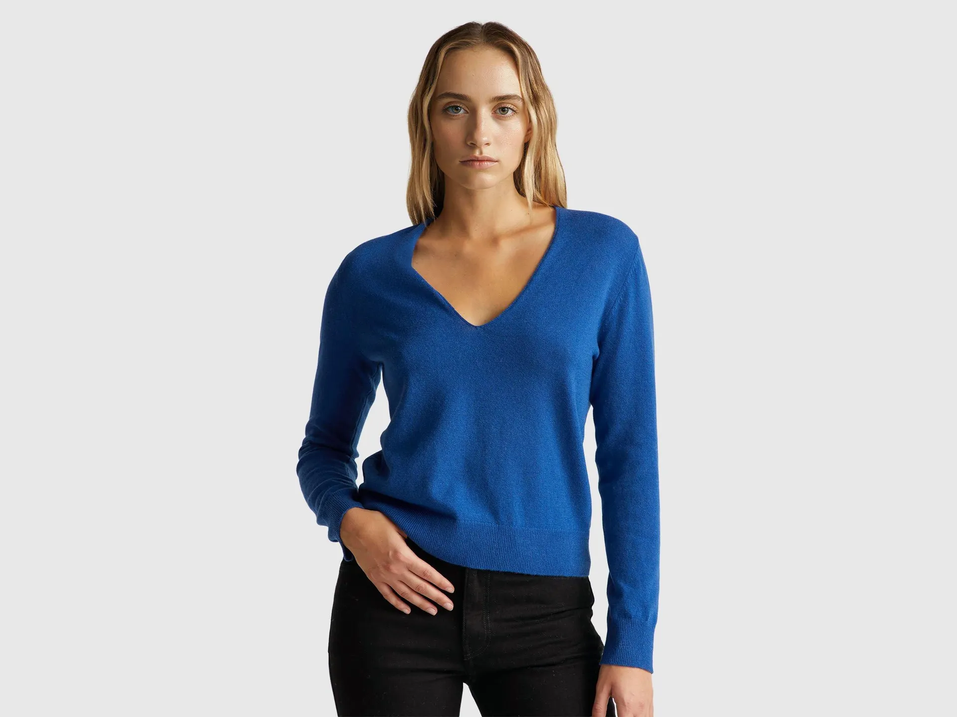 Maglione blu con scollo a V in pura lana Merino
