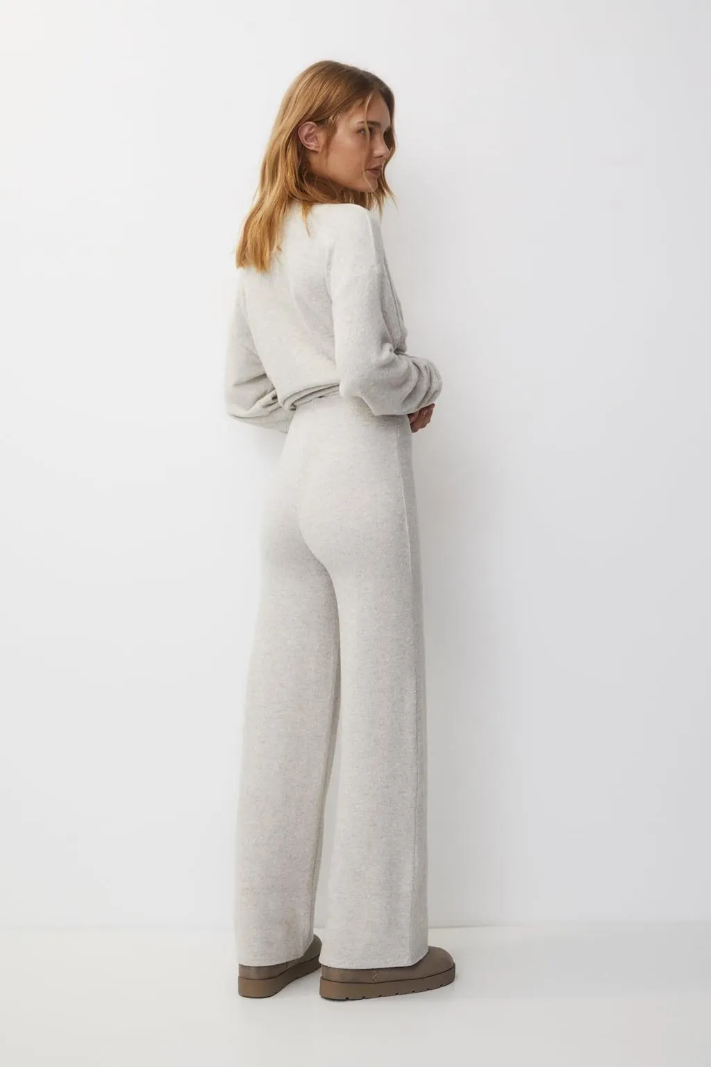 Pantaloni dritti in maglia morbida