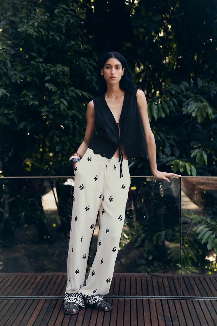 LINEN VEST WITH PERFORATED EMBROIDERY