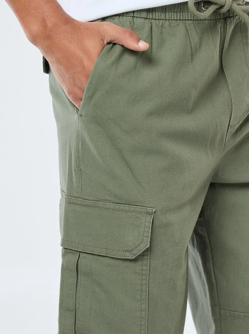 Pantaloni tinta unita multitasche con vita elasticizzata - Verde