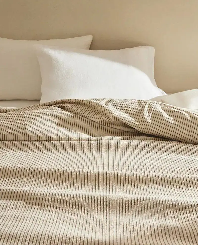 COPRIPIUMINO CON SEERSUCKER A RIGHE