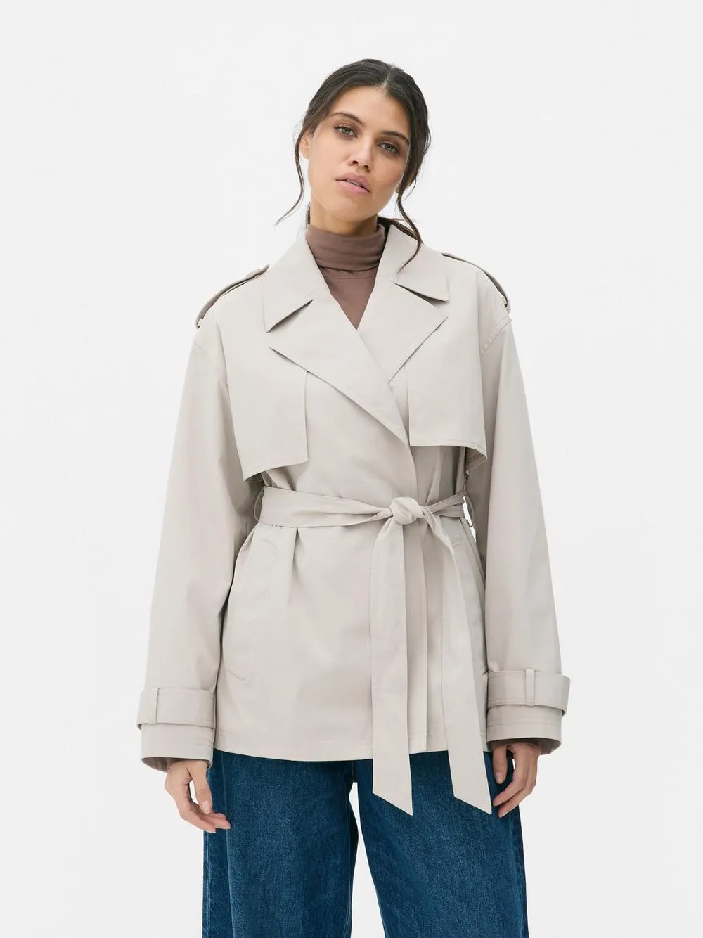 Impermeabile con cintura corta