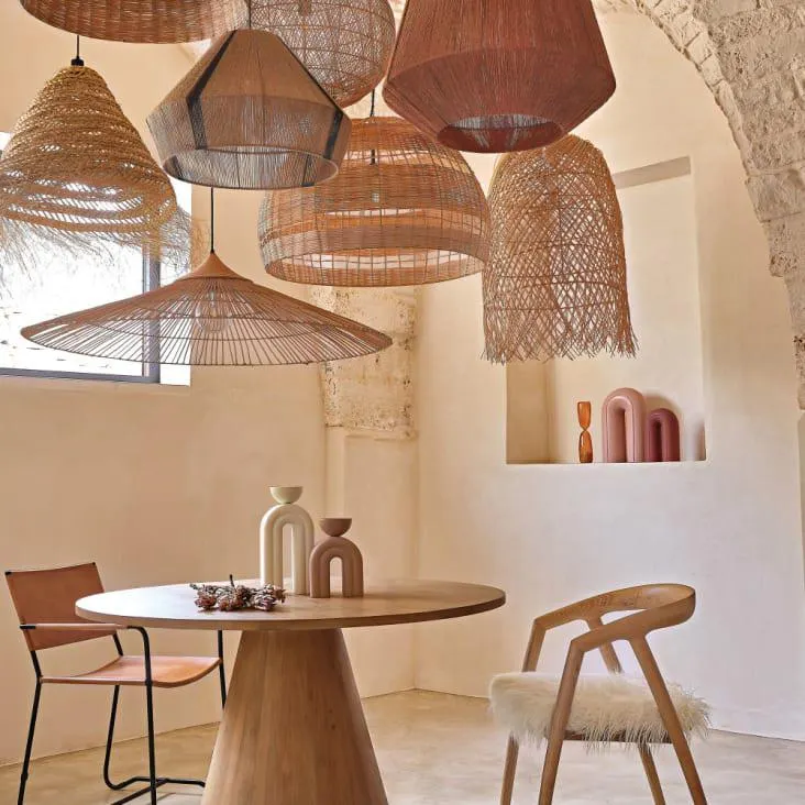 Lampada a sospensione in metallo riciclato e iuta intrecciata a mano nera e beige