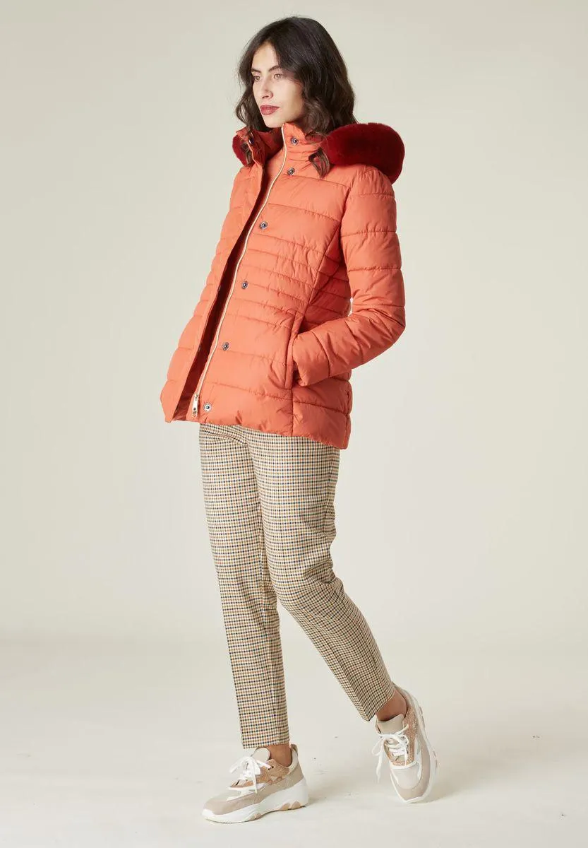 Piumino corto arancio cappuccio pelo