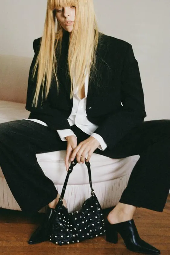 BORSA A SPALLA CON BORCHIE