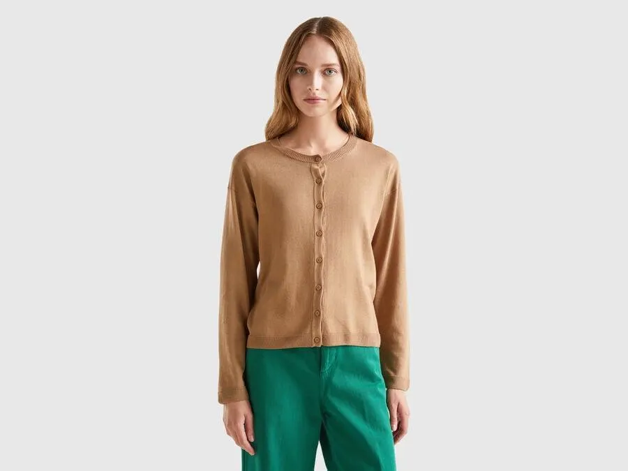 Cardigan girocollo con bottoni