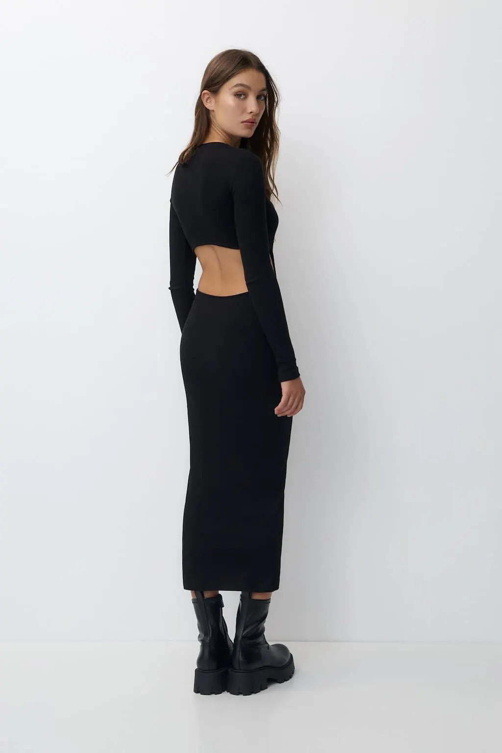 VESTITO MIDI CON CUT OUT