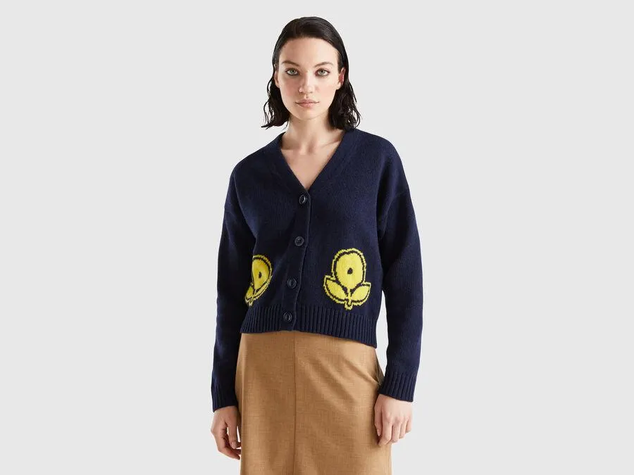 Cardigan con intarsi floreali