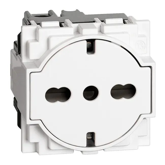 Presa di alimentazione universale Living Now BTICINO 16 A, colore bianco