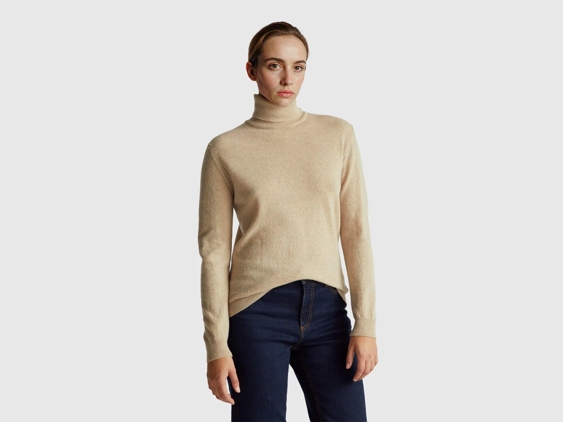 Maglione dolcevita beige in pura lana Merino