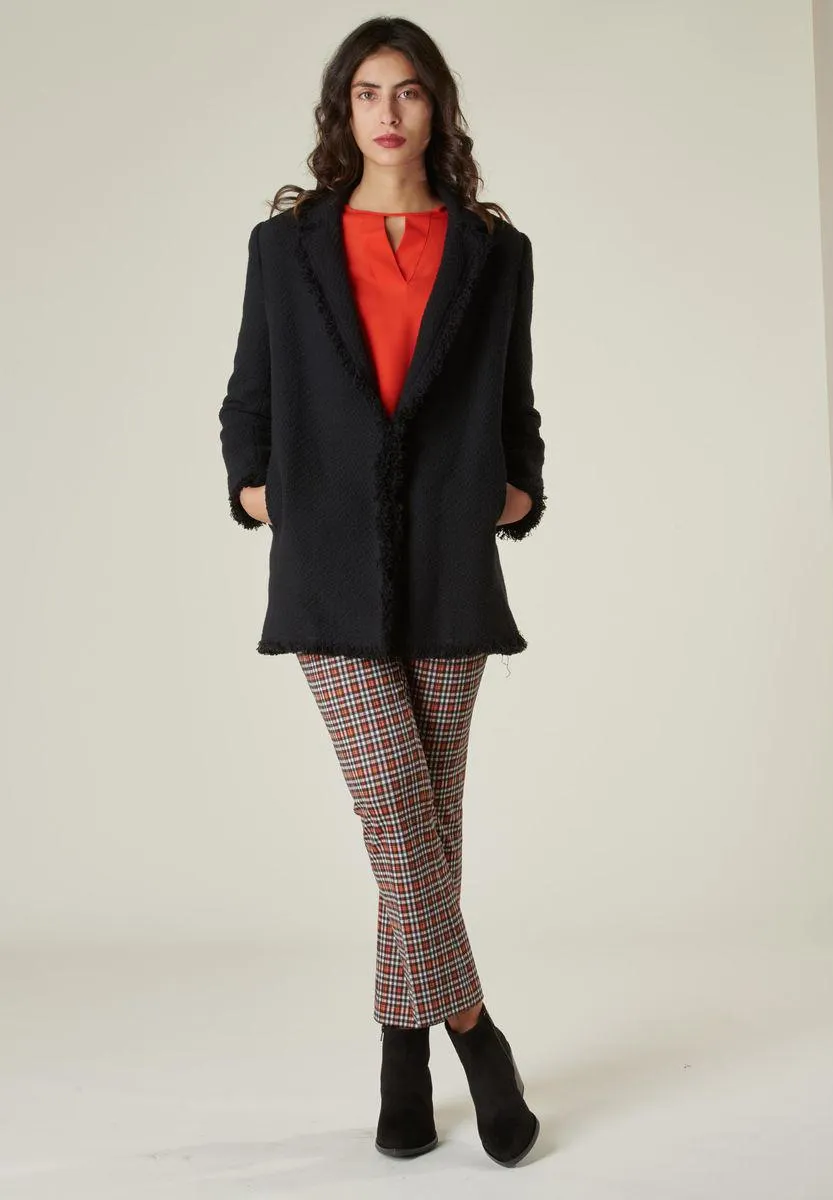 Giacca nera lunga intreccio e frange aperta