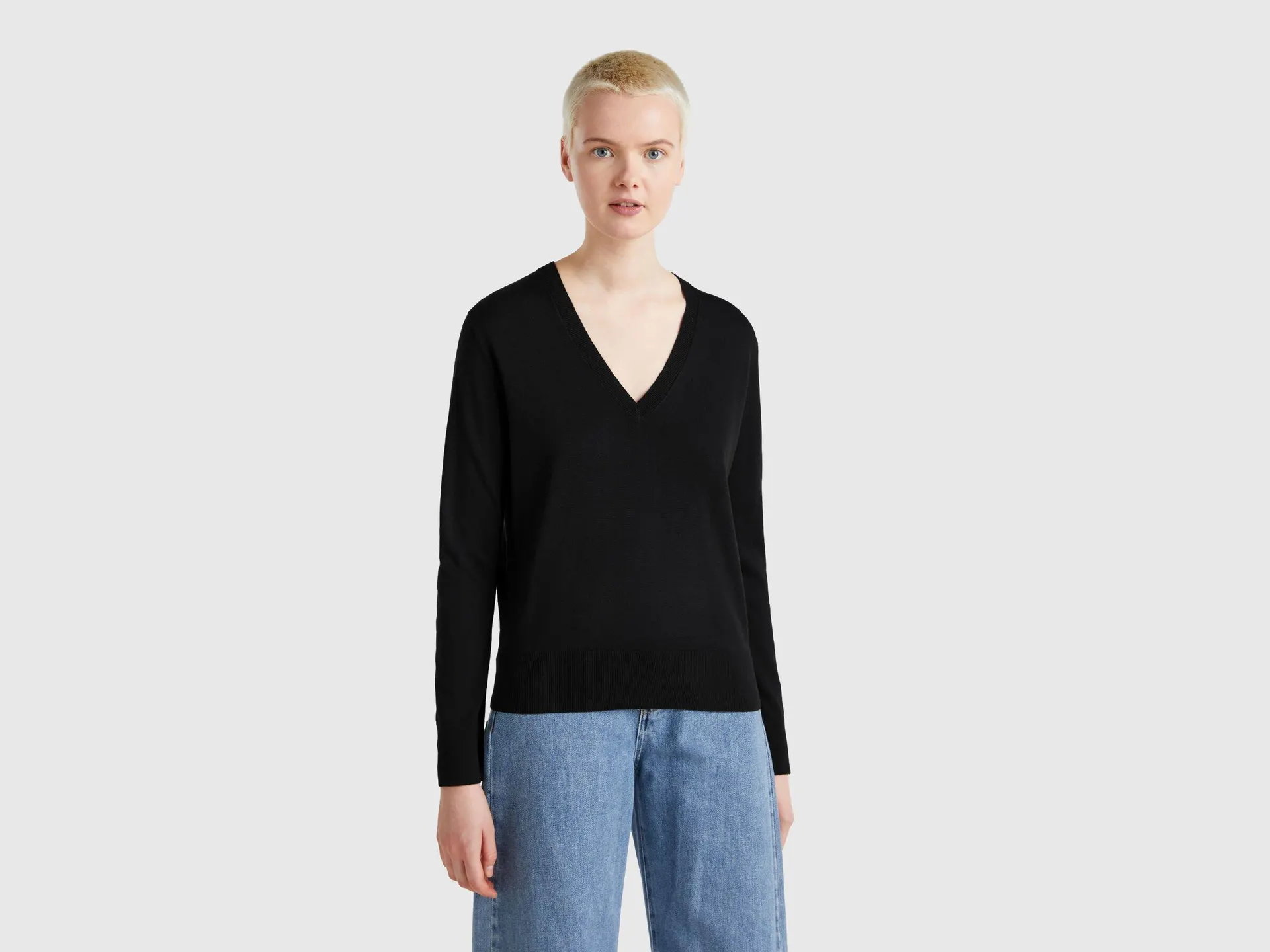 Maglia con scollo a V in misto seta