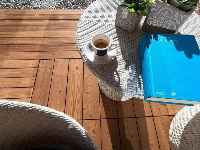 Piastrella a incastro in legno Thermowood pino naturale L 60 x L 60 cm x Sp. 25 mm