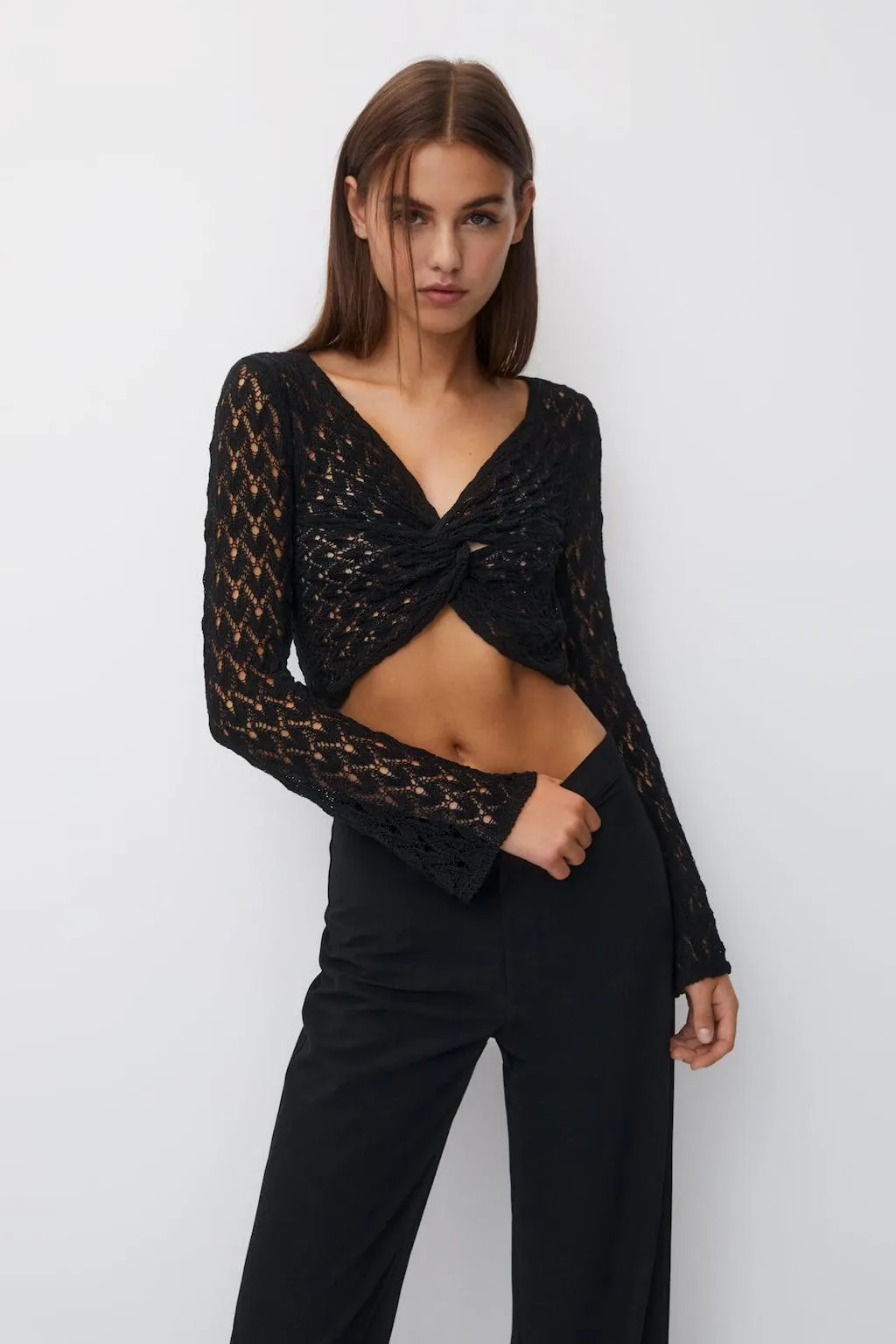 TOP IN MAGLIA TRAFORATA CON NODO ANTERIORE