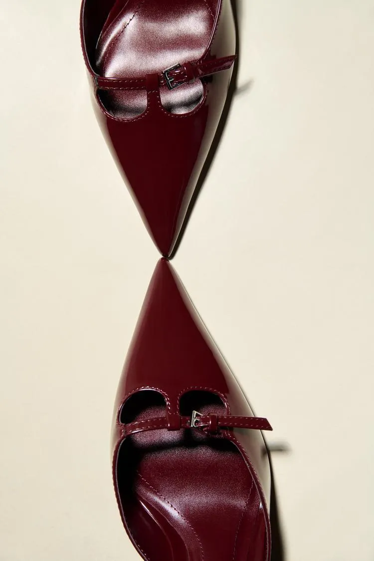 MULE CON FIBBIA EFFETTO VERNICE