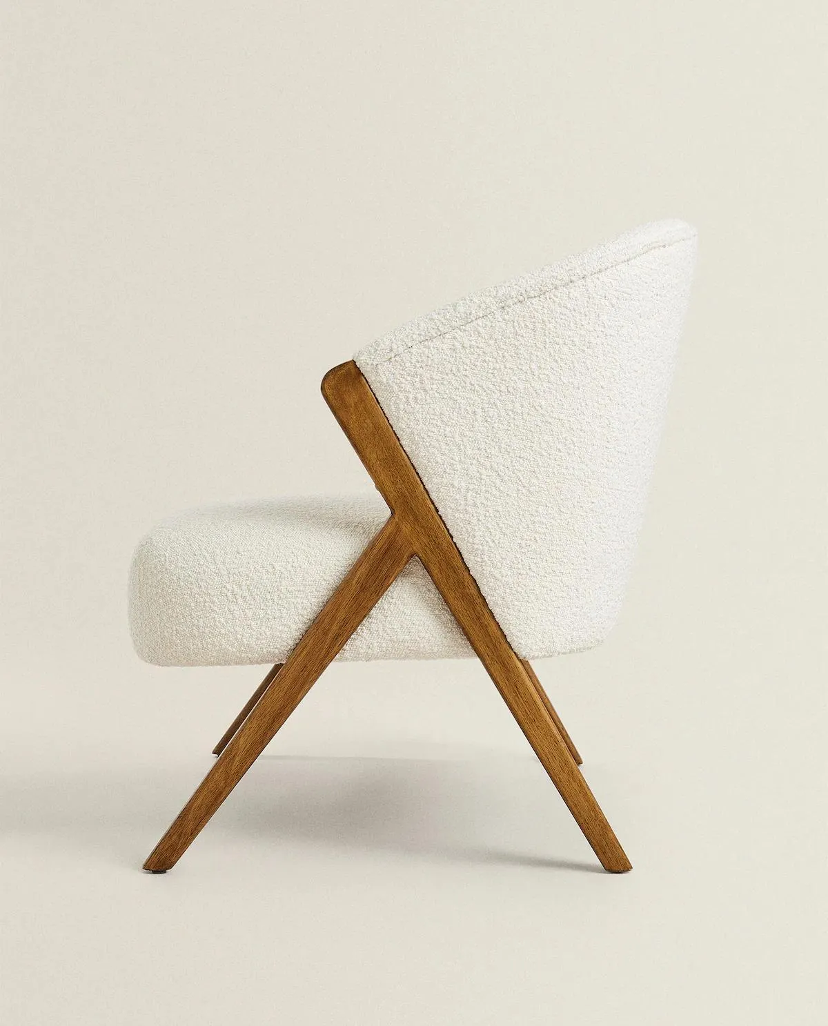 POLTRONA TAPPEZZATA IN BOUCLÉ