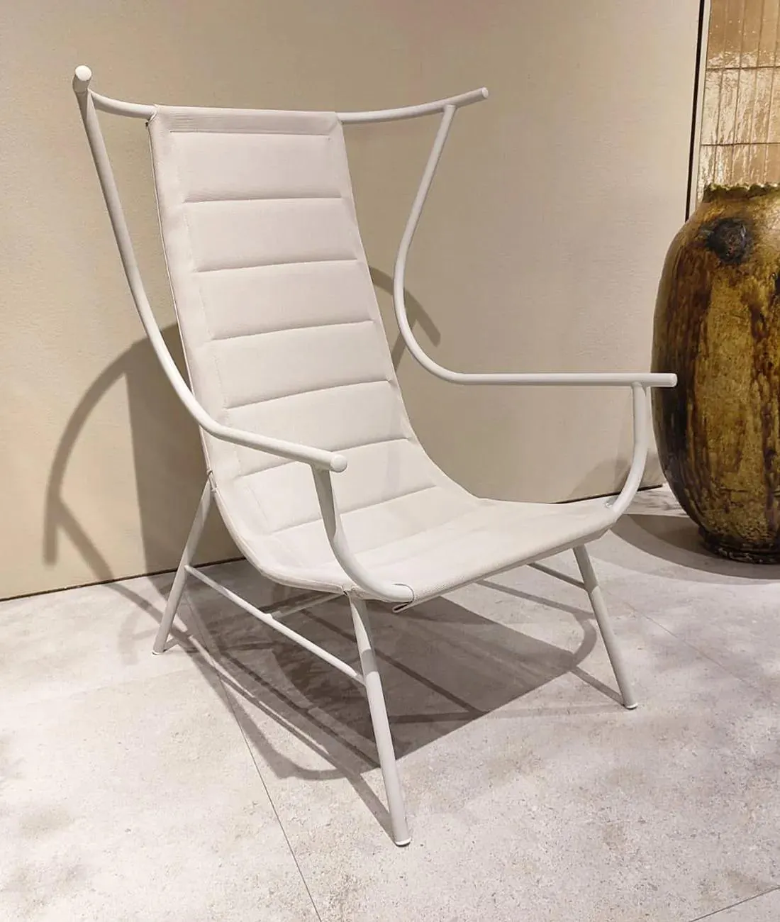 Bergère Nanda in ferro sabbia