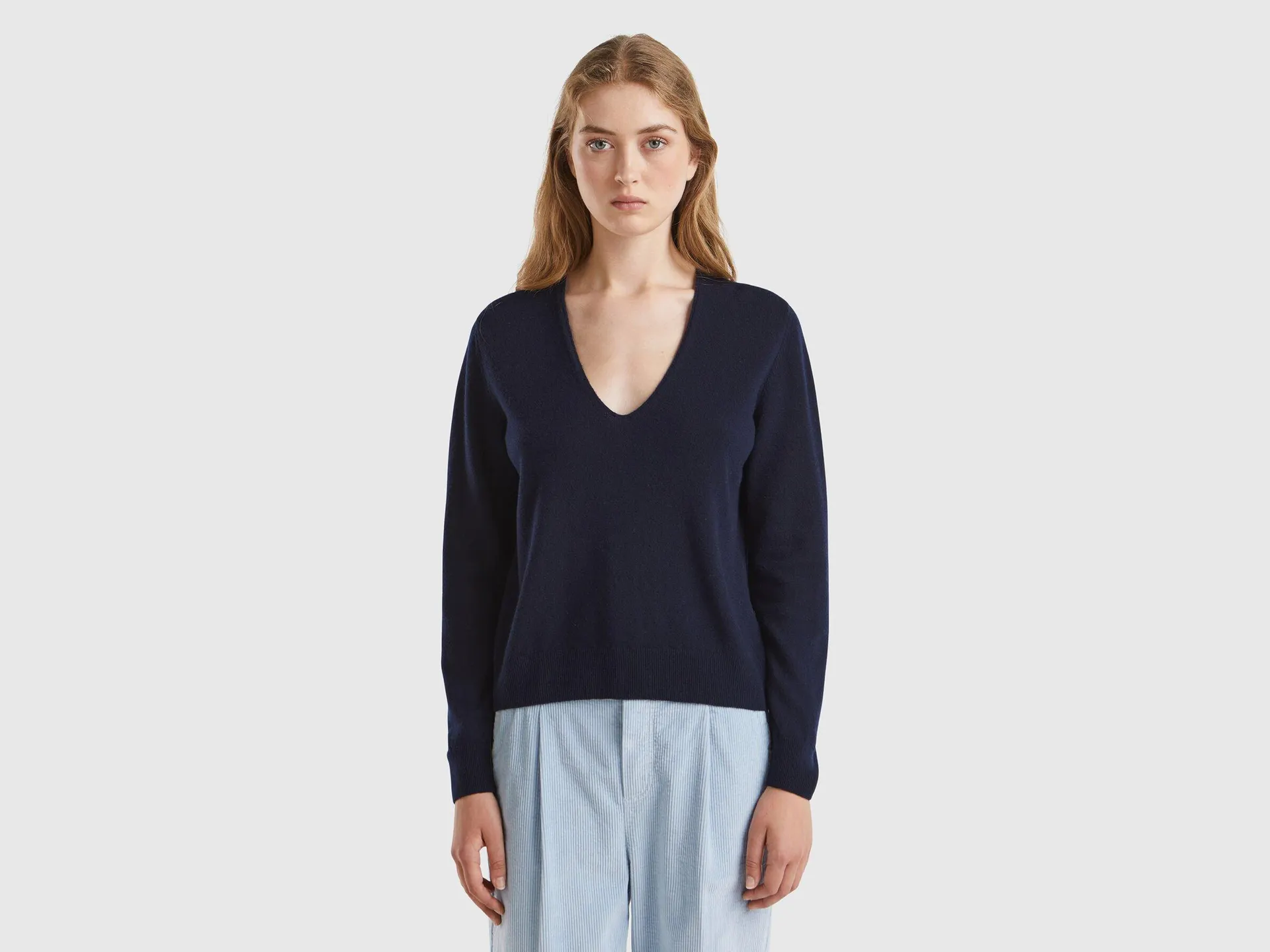 Maglione blu scuro con scollo a V in pura lana Merino