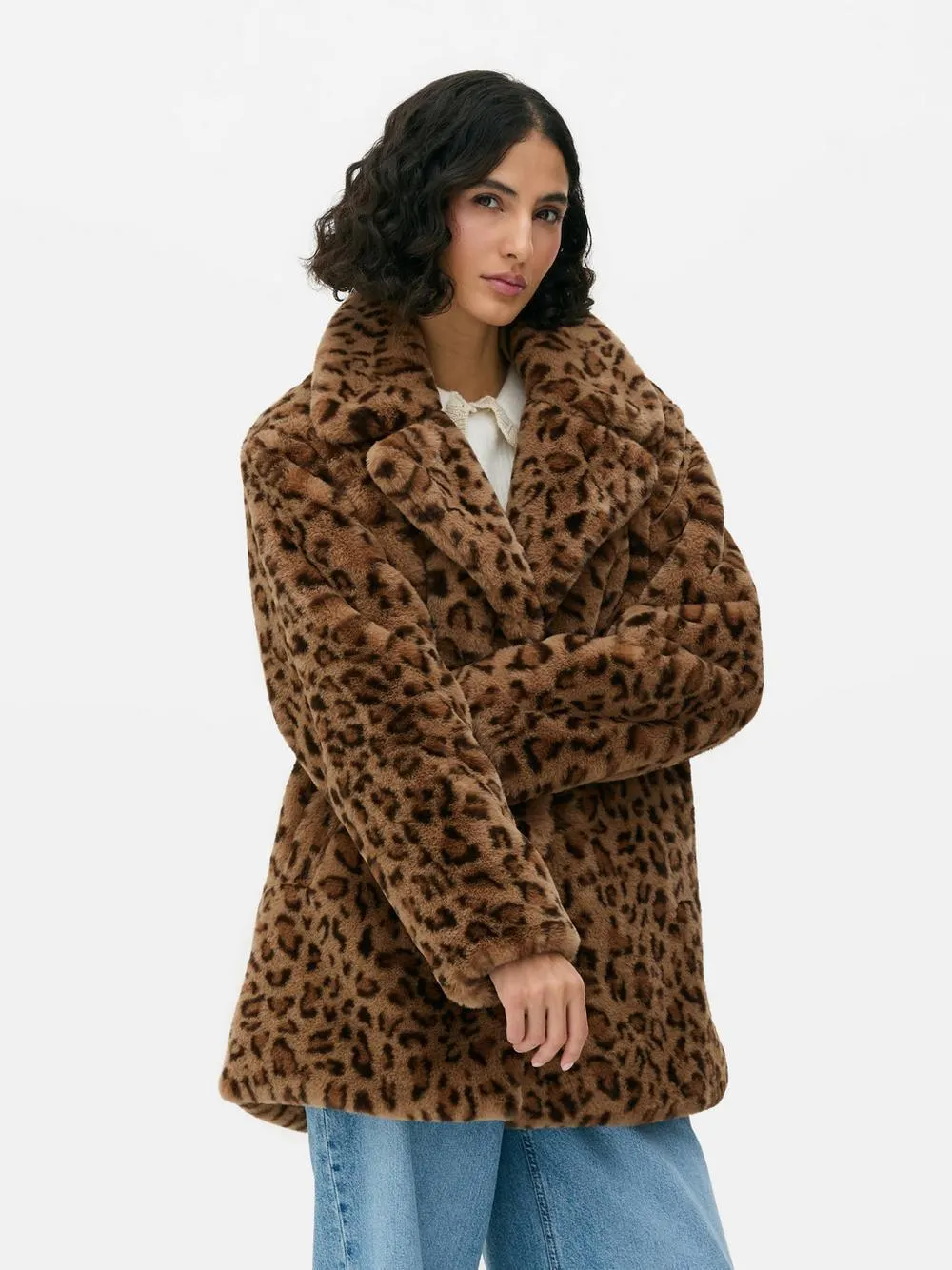 Cappotto leopardato in pelliccia sintetica