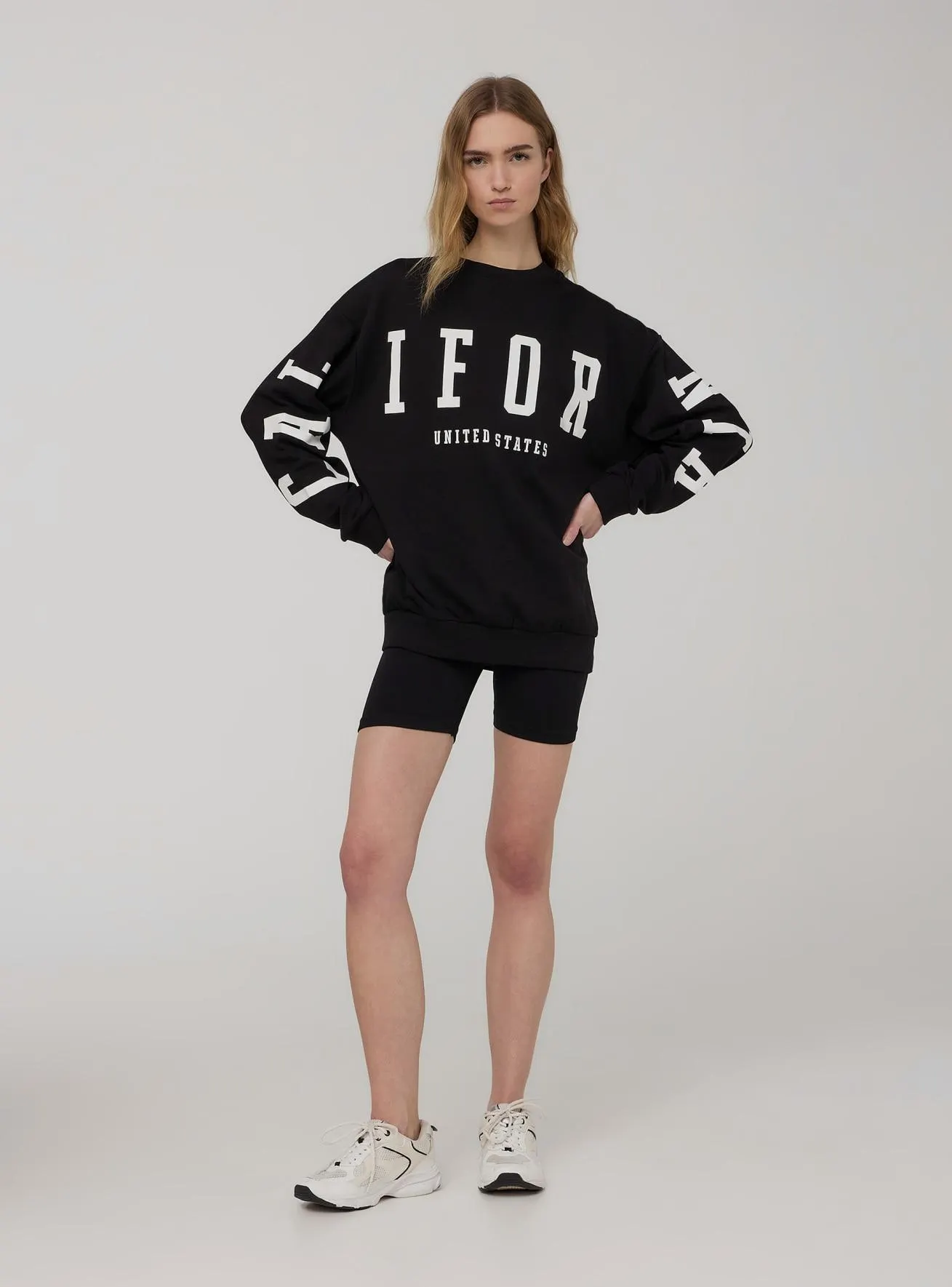 Felpa maxi senza cappuccio con scritta Nero