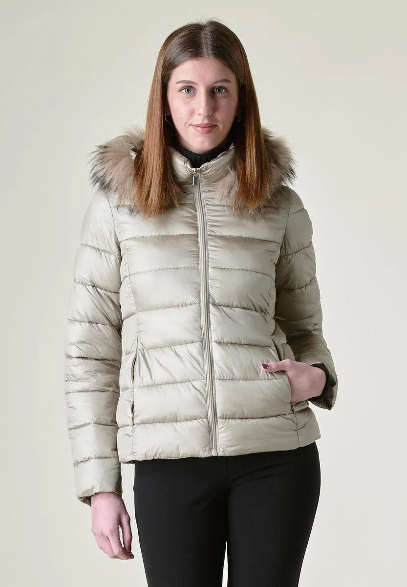 Piumino corto beige cappuccio pelo staccabile