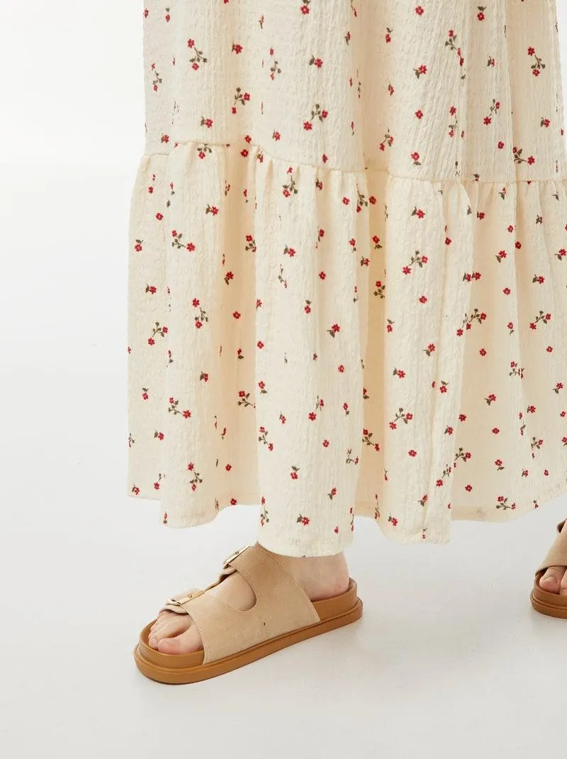 Vestito lungo con spalline sottili in tessuto goffrato - BEIGE