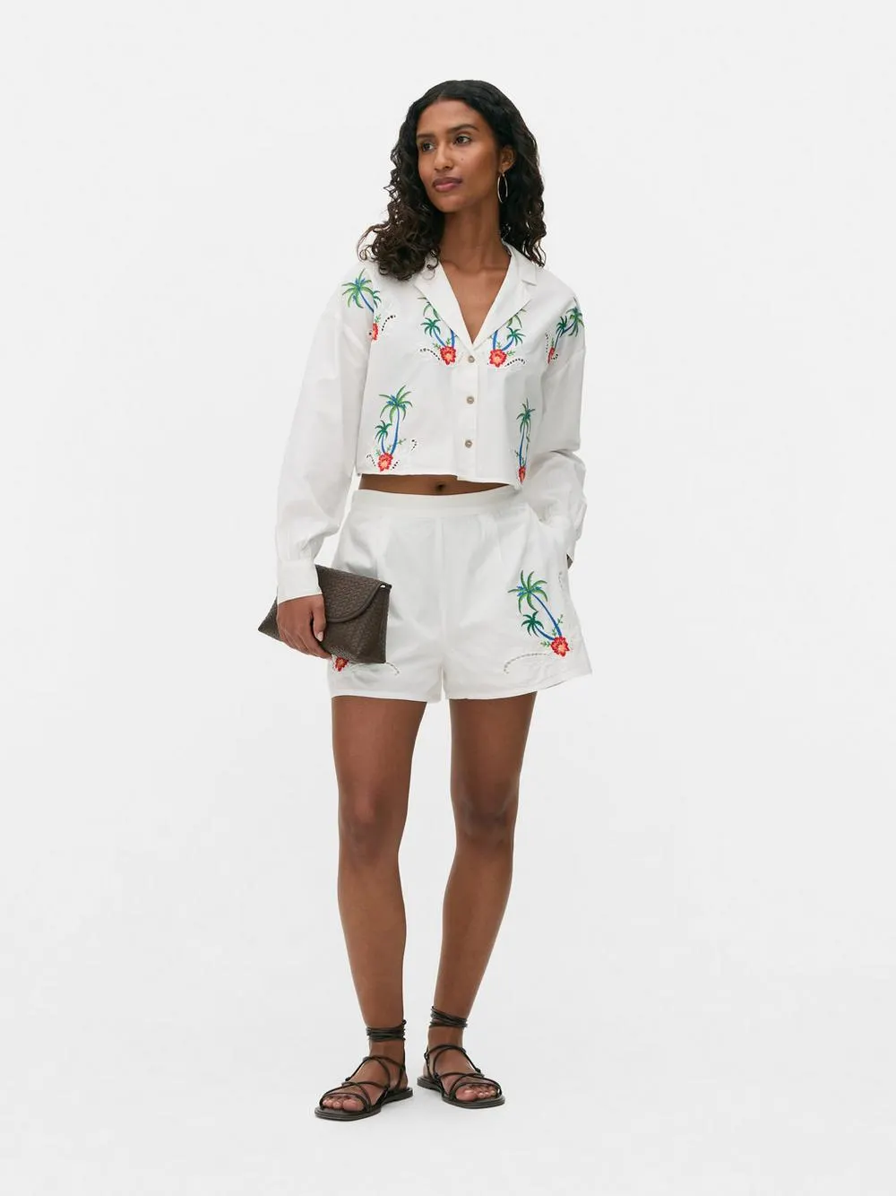 Camisa corta bordada