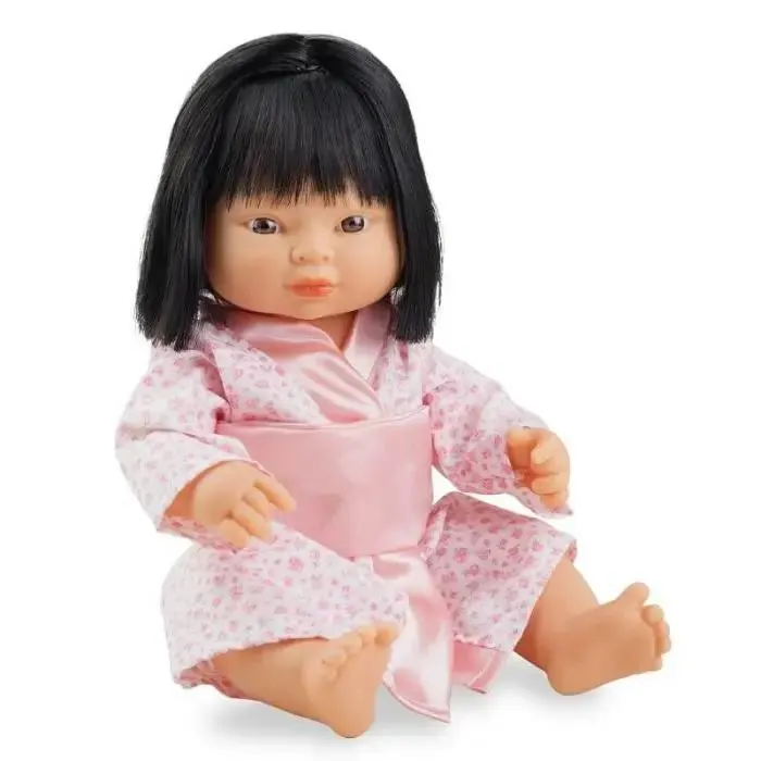 La mia amica asiatica bambola